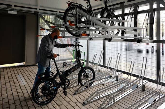 🚲 Instal·len nous aparcaments segurs per a bicicletes en 10 estacions de Ferrocarrils de la Generalitat