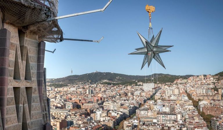 VÍDEO: Un recorregut musical pel patrimoni Gaudí, per celebrar el nou estel de la Sagrada Família